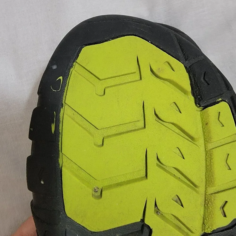Keen Newport H2 Youth Big Kid youth Sz 4 Close Toe Sandals‎ Neon Green